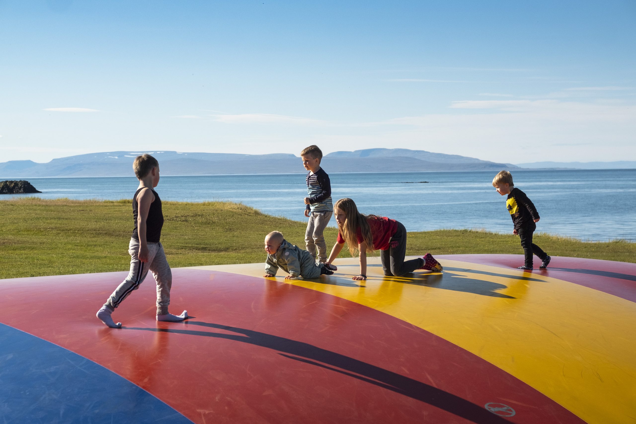 Enfants jouant en Islande