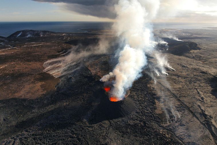Le magma coule probablement d'une profondeur de 15 km