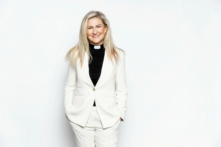 Guðrún Karls Helgudóttir est le prochain évêque d'Islande