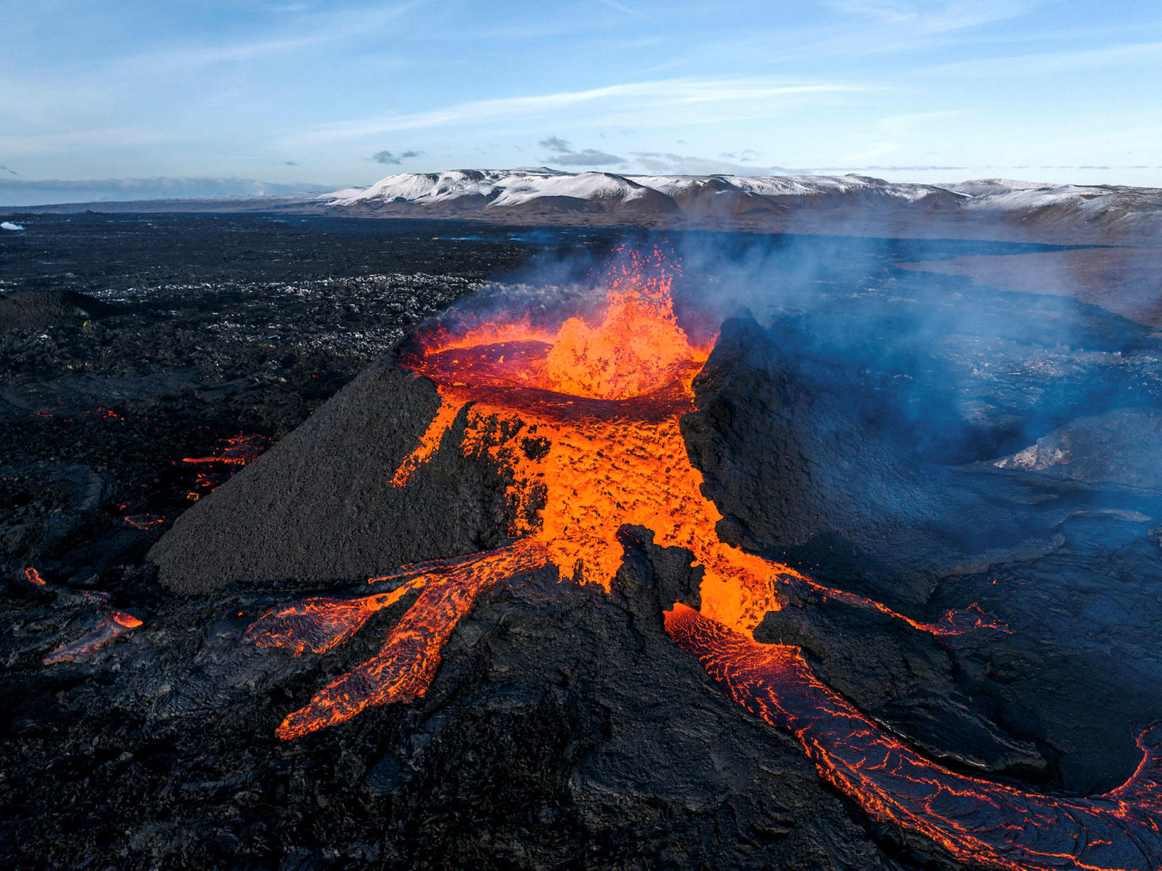 Photo de la dernière éruption dans la rangée du cratère Sundhnúkagígar.