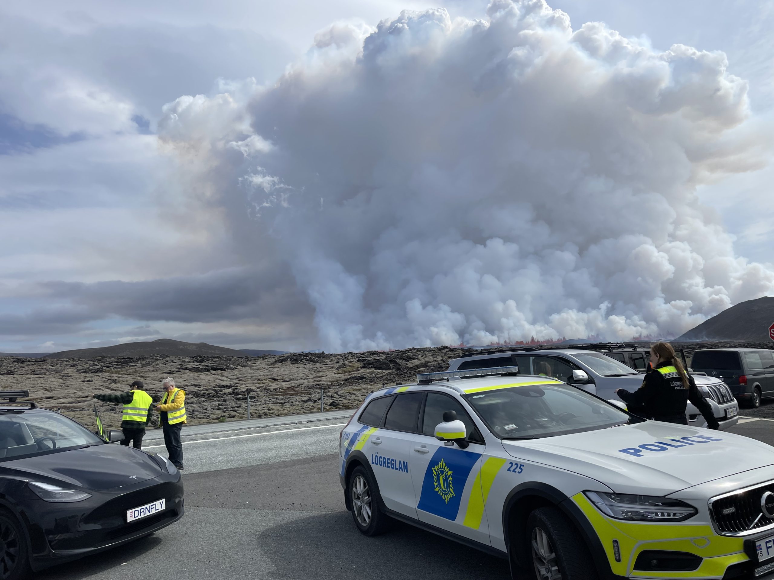 L'éruption commence sur la péninsule de Reykjanes, au nord de Grindavík