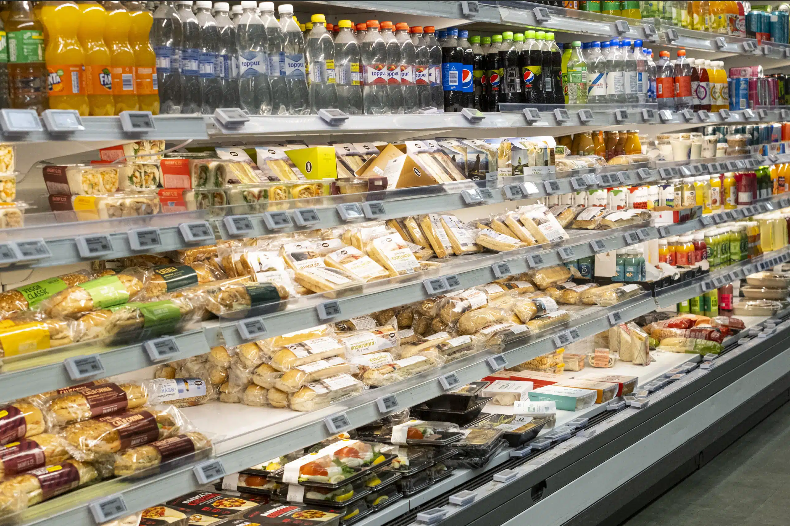 La vente d'alcool dans les épiceries est illégale, affirme le ministre