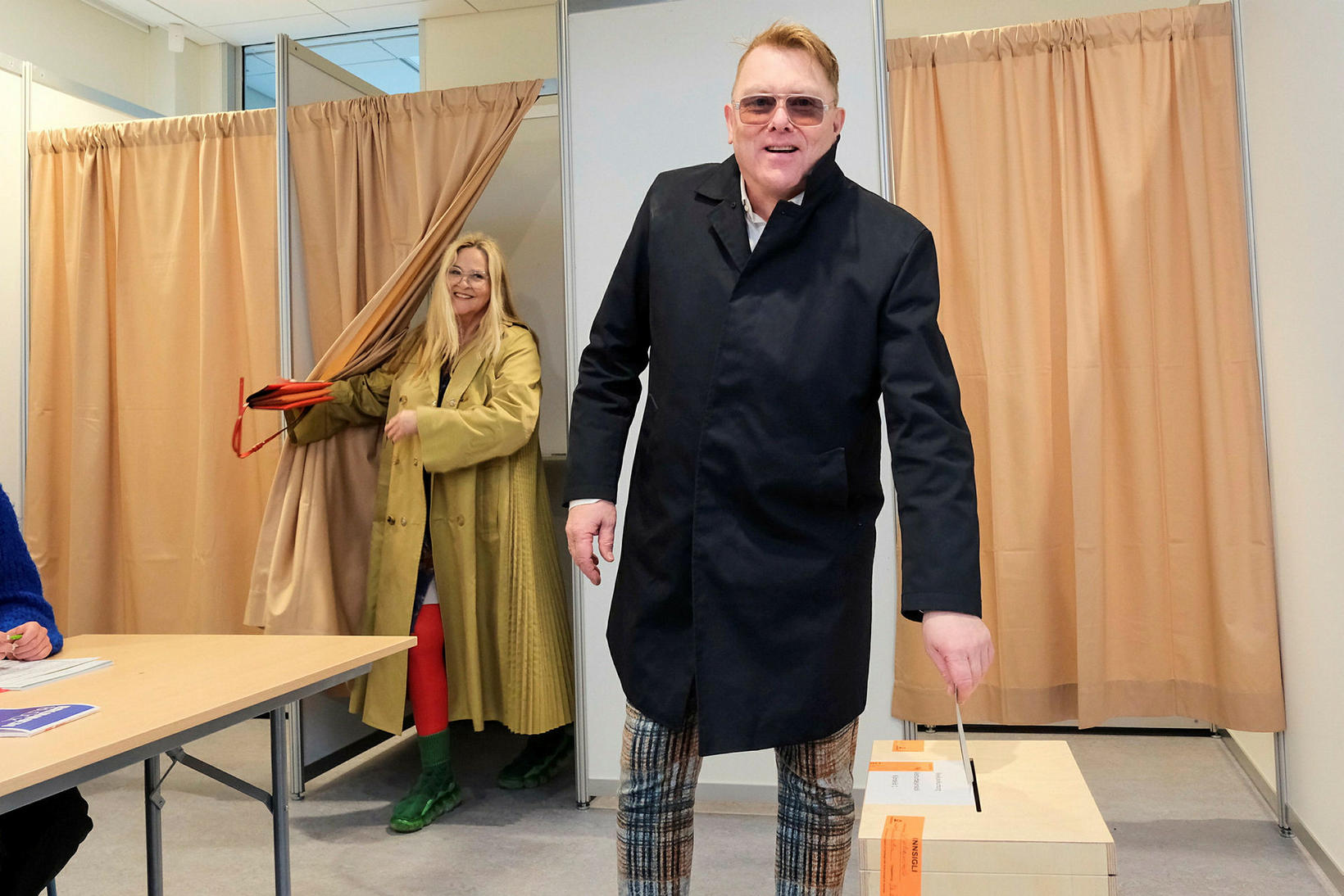 Samedi, Jón Gnarr avait une chevelure complète…
