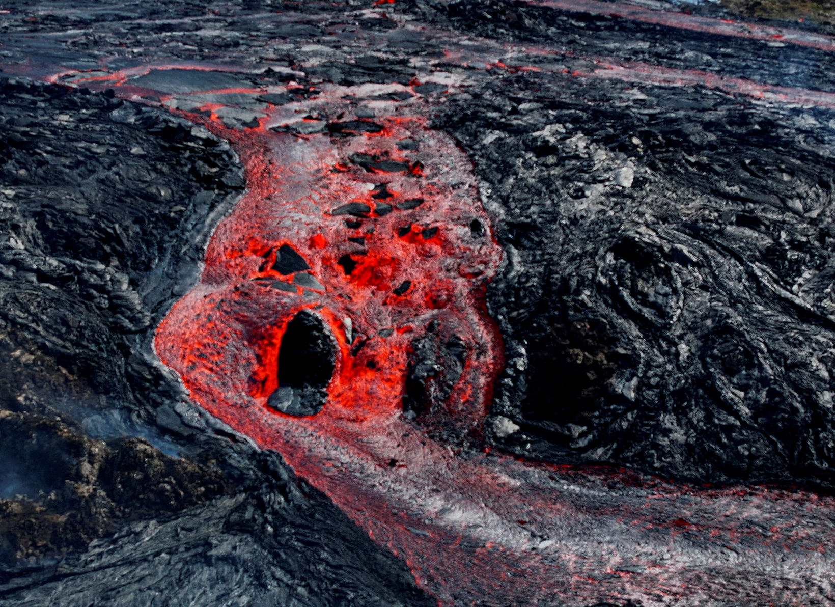 Lave de la dernière éruption dans la rangée de cratères de Sundhnúkagígar.