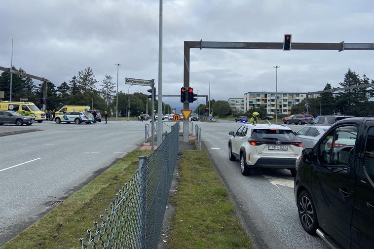 Accident au plus grand carrefour de Reykjavik la nuit dernière