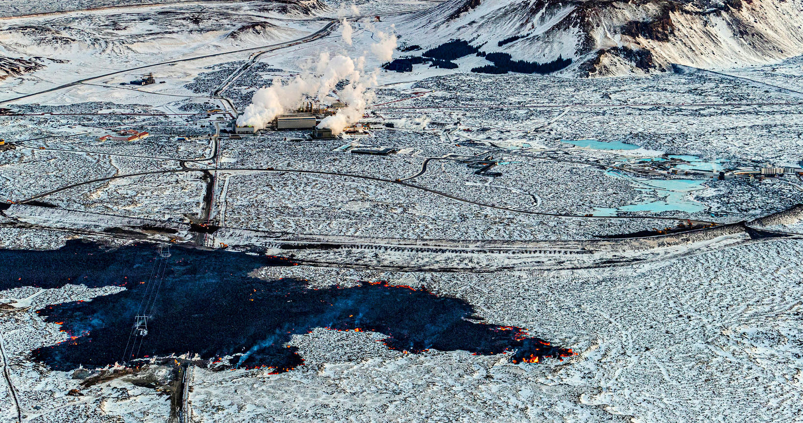 Vu au-dessus de Svartsengi plus tôt cette année, mais voici le…