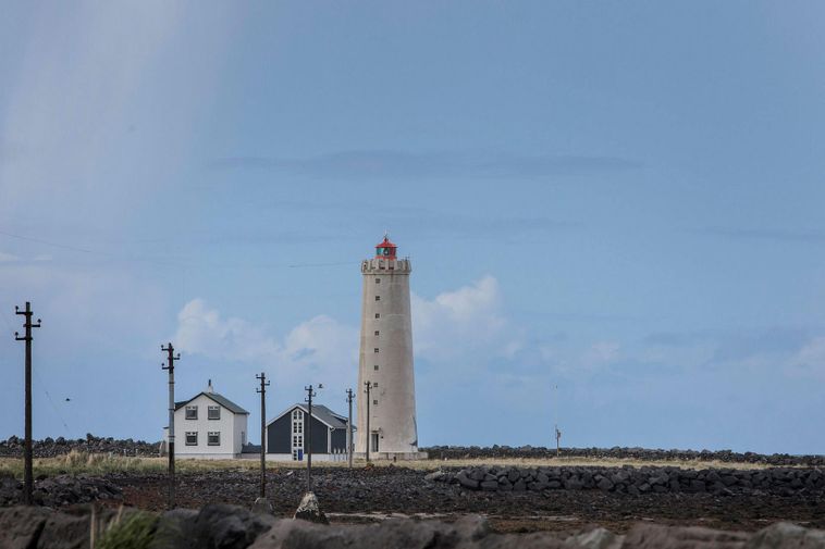 Un homme sauvé au nord-ouest du phare de Grótta