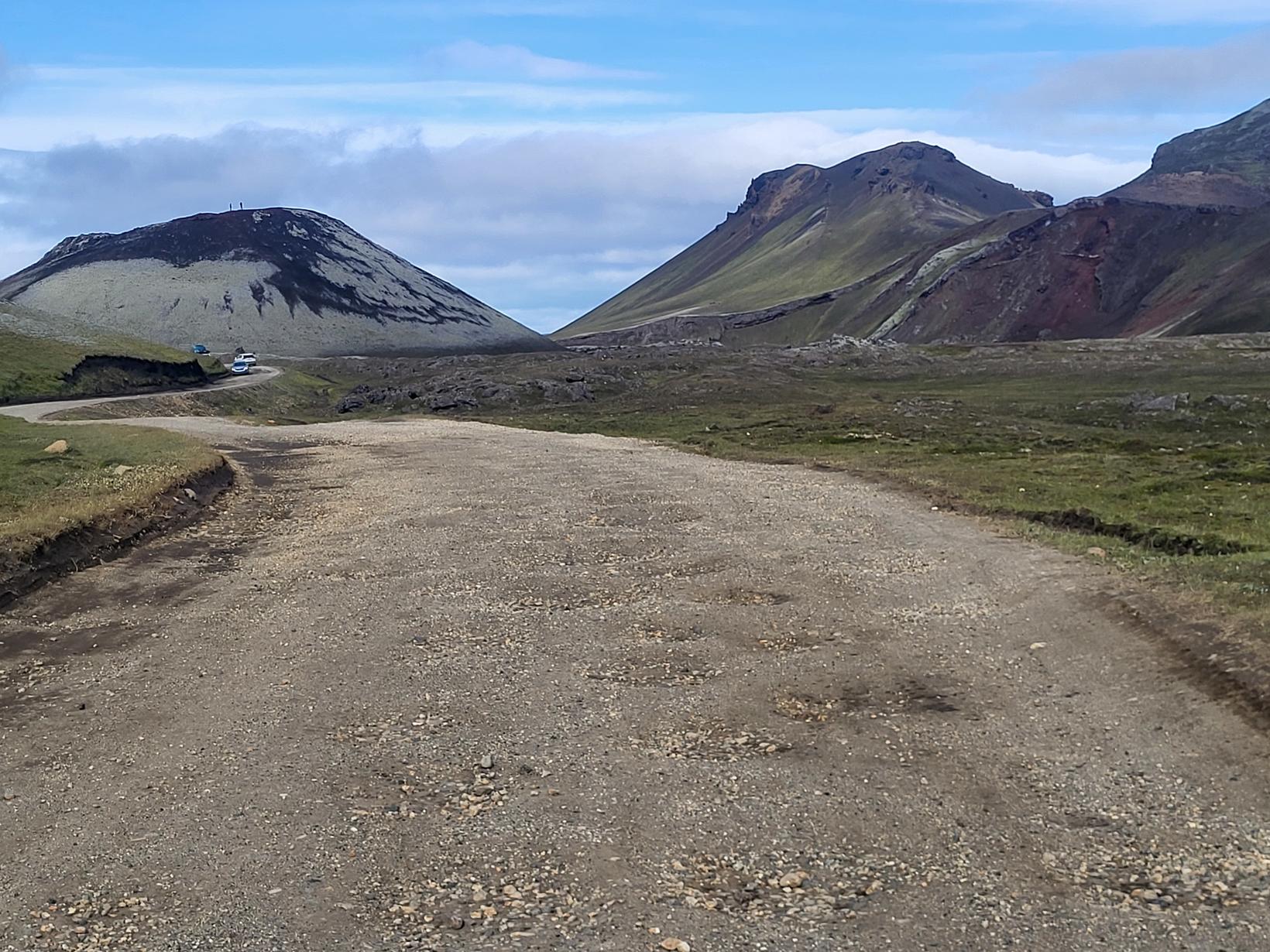 La route est pleine de nids-de-poule de Landmannalaugar à Frostastaðaháls puis…