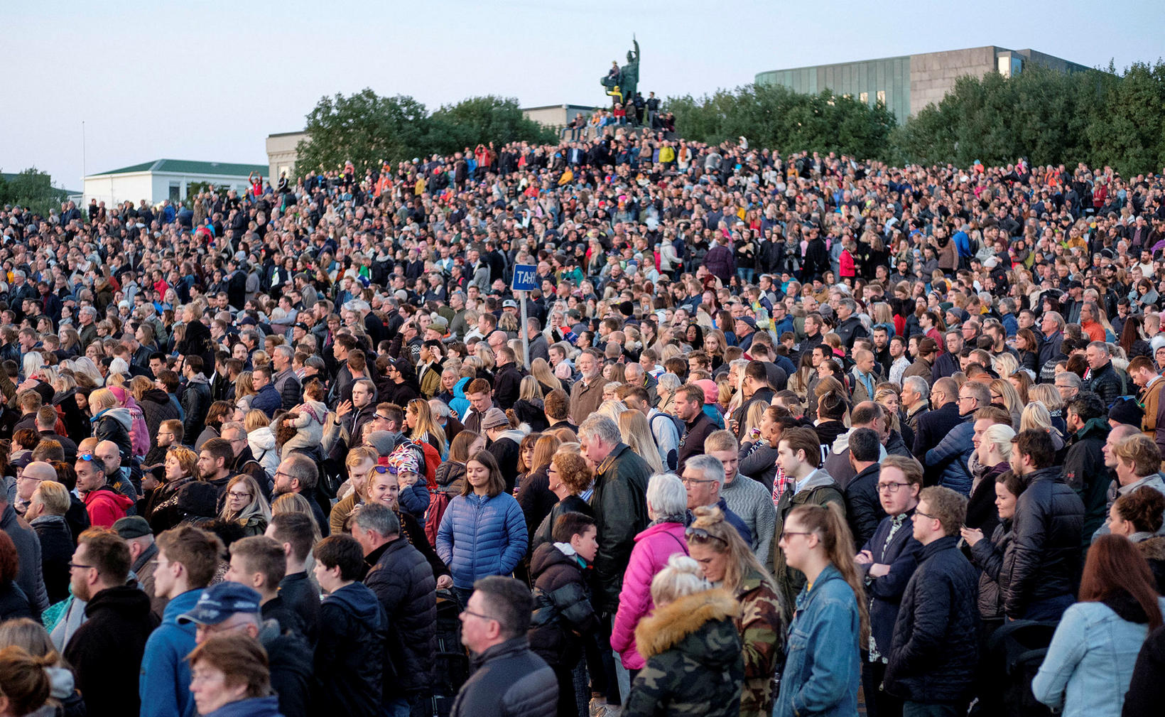Une grande foule se rassemble pour la nuit de la culture chaque année.