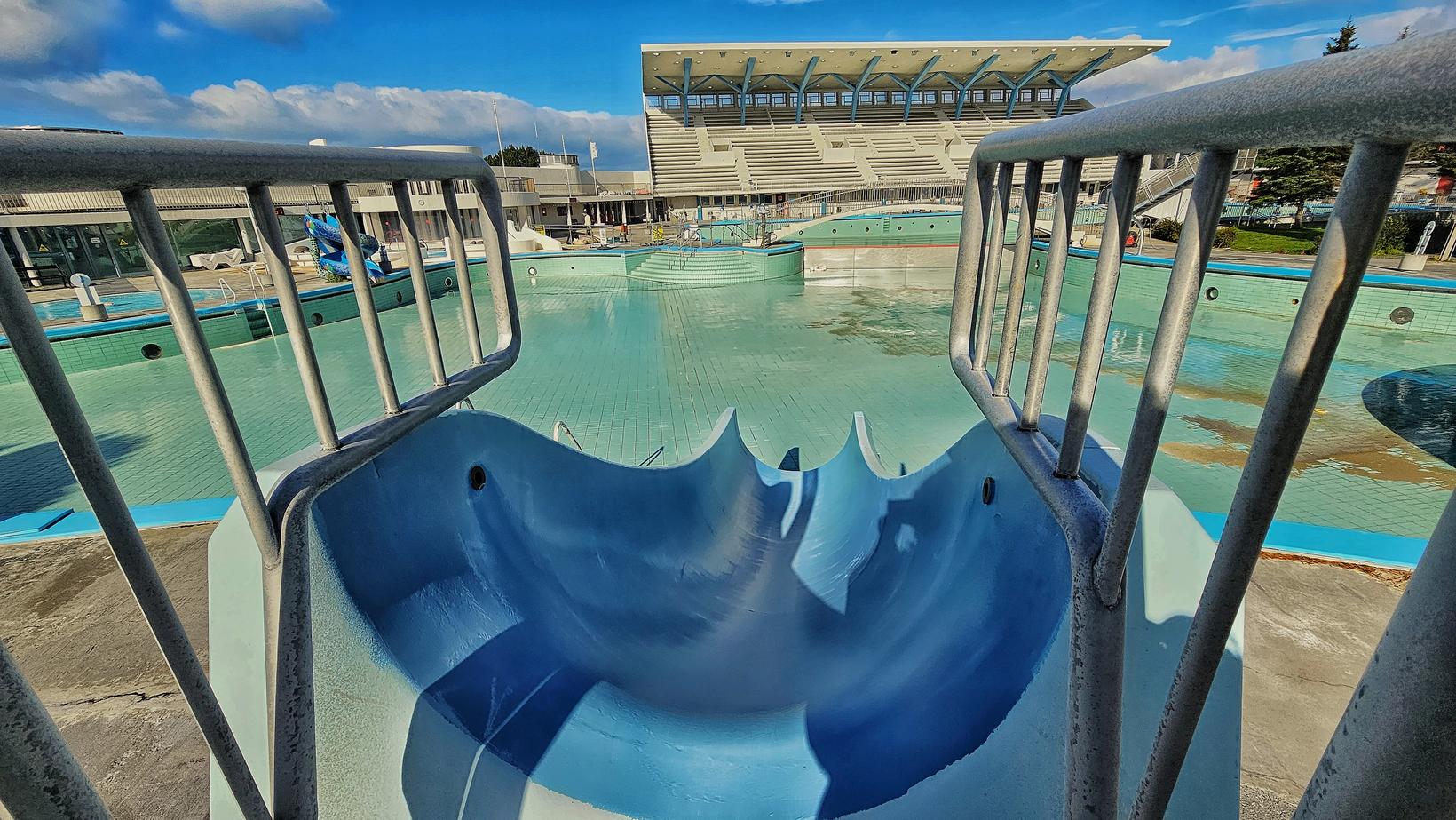C'était étrange de voir la piscine vide...