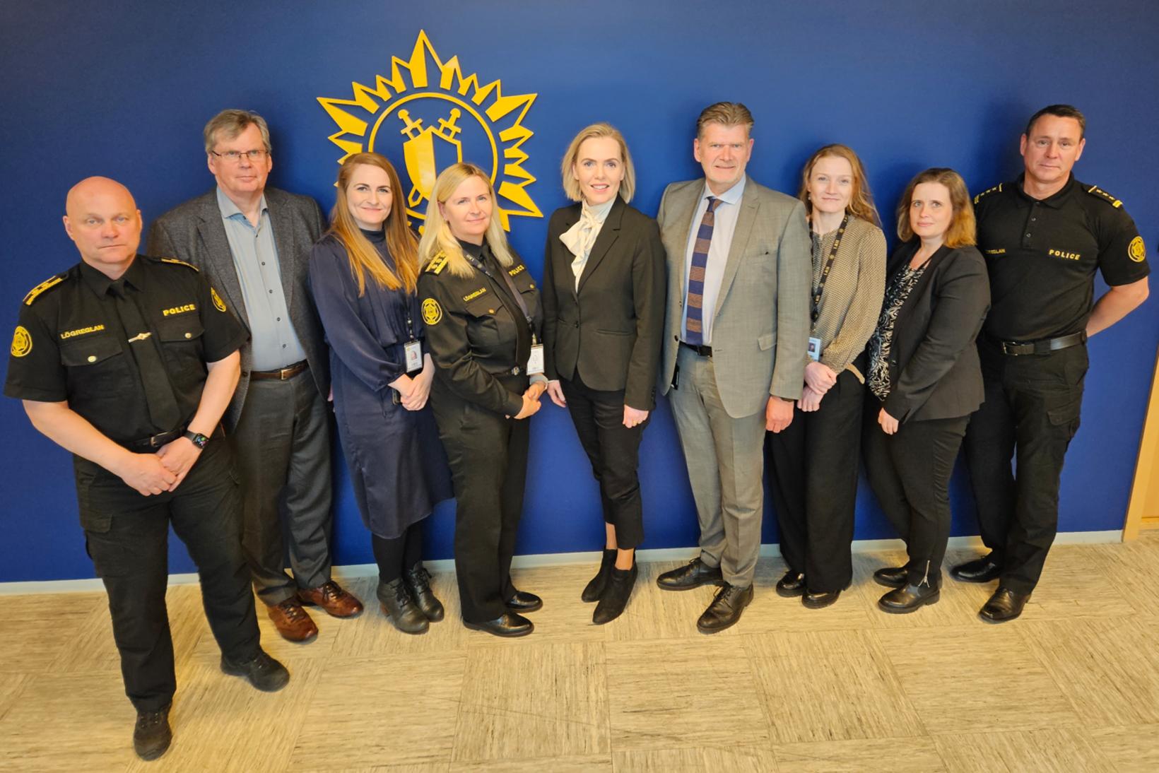 Guðrún Hafsteindsóttir, ministre de la Justice, en visite au …