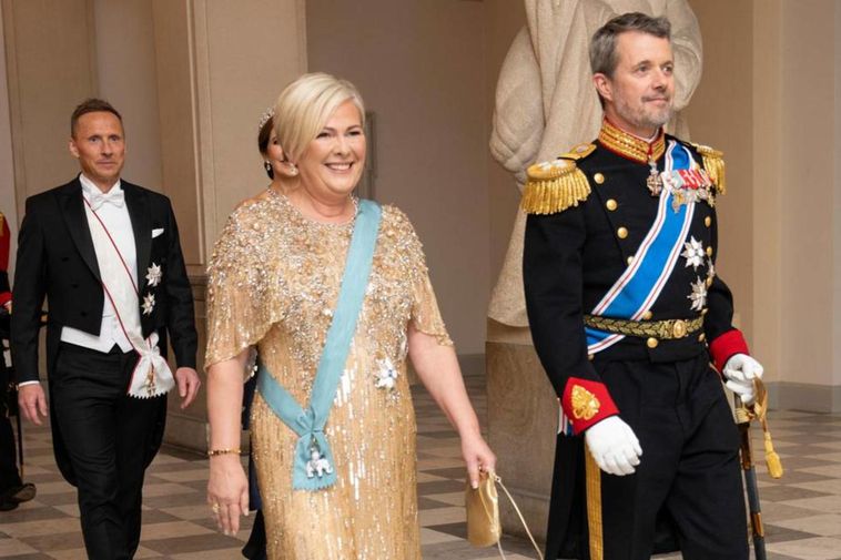 Le roi a honoré Tómasdóttir de l'Ordre de l'Éléphant