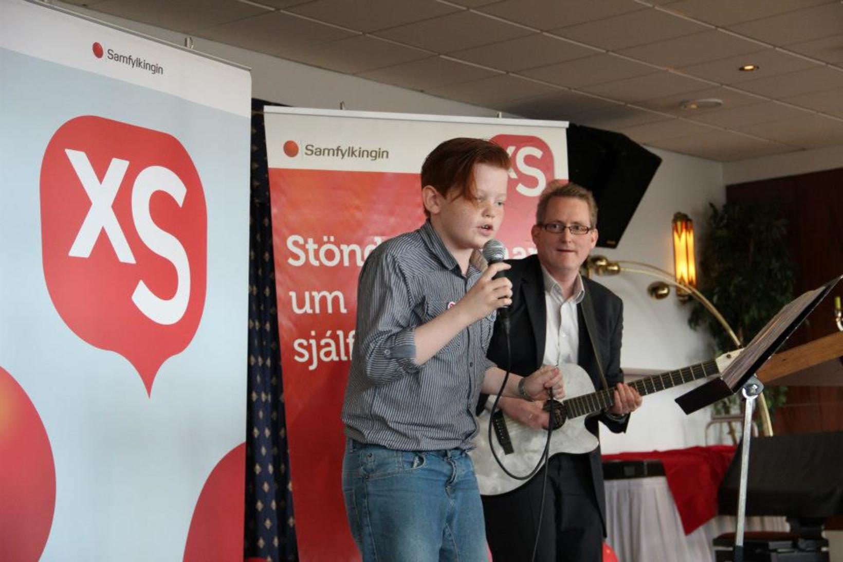 Il faut considérer comme peu probable que Júlíus chante…