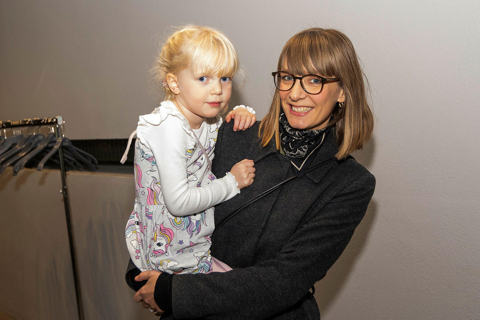 Valný Aðalsteinsdóttir avec sa fille Ylfa.