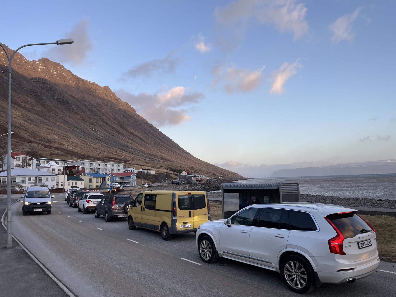Il y a beaucoup de trafic entre Ísafjörður, Bolungarvík et …