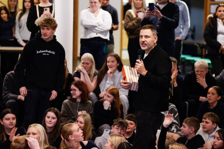 David Walliams fait une visite surprise à l'école Áslandsskóli