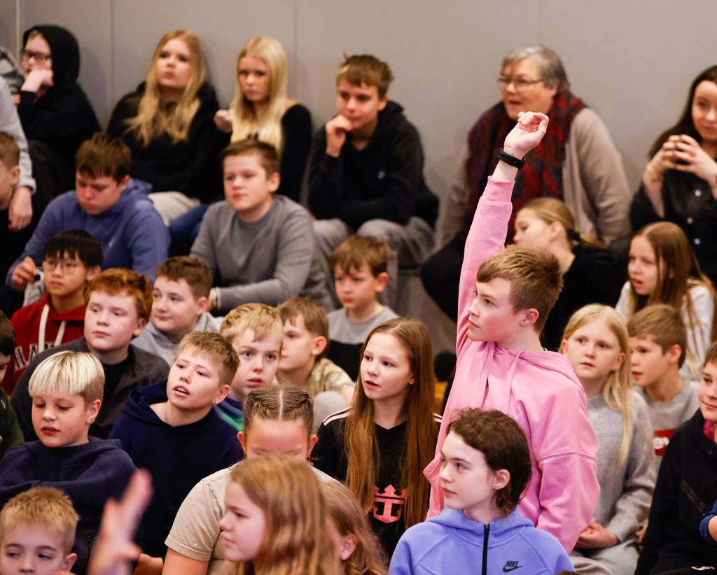 Les étudiants n’ont pas tardé à lever la main lorsque Walliams a demandé…