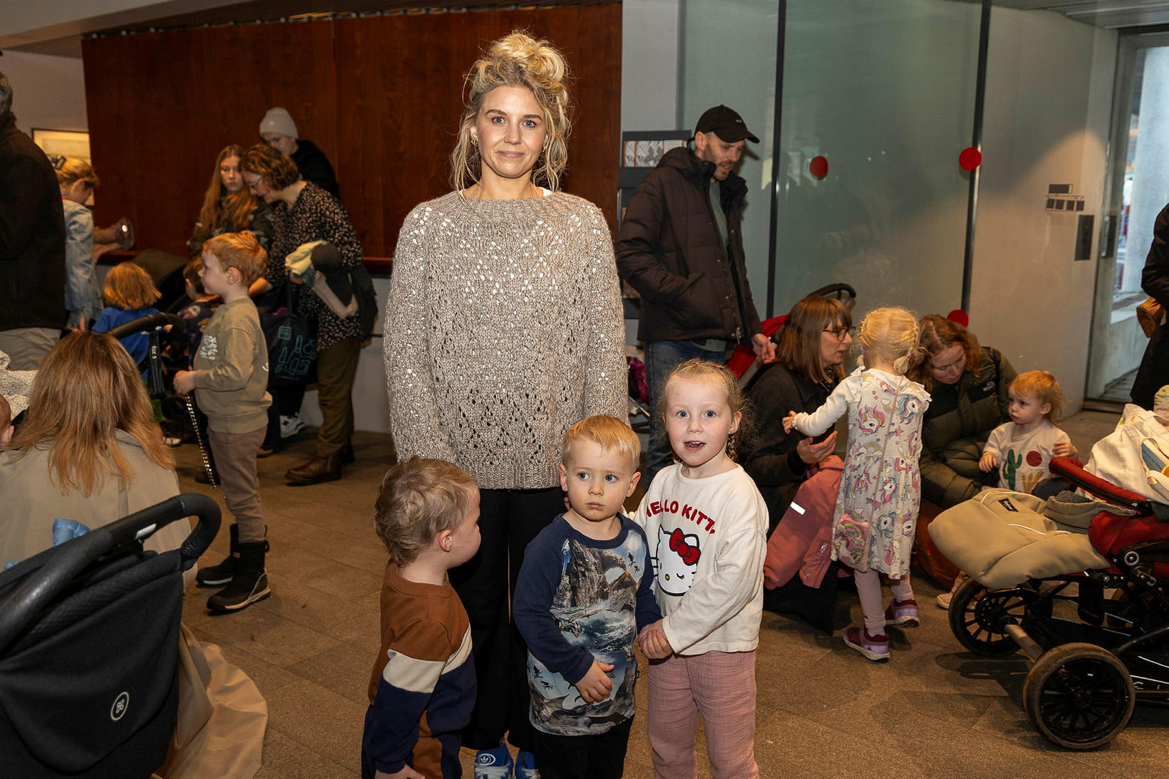 Salka Sól Eyfeld avec ses enfants, Una Lóa et Frosti, ...