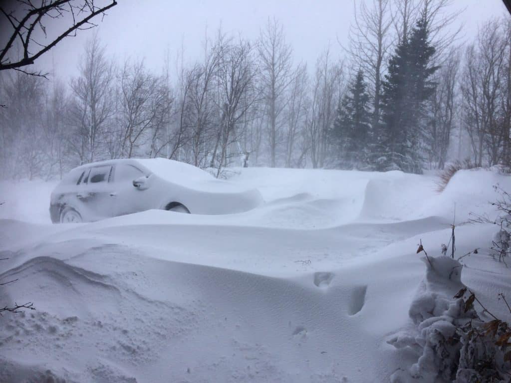 neige, tempête de neige, blizzard, voiture