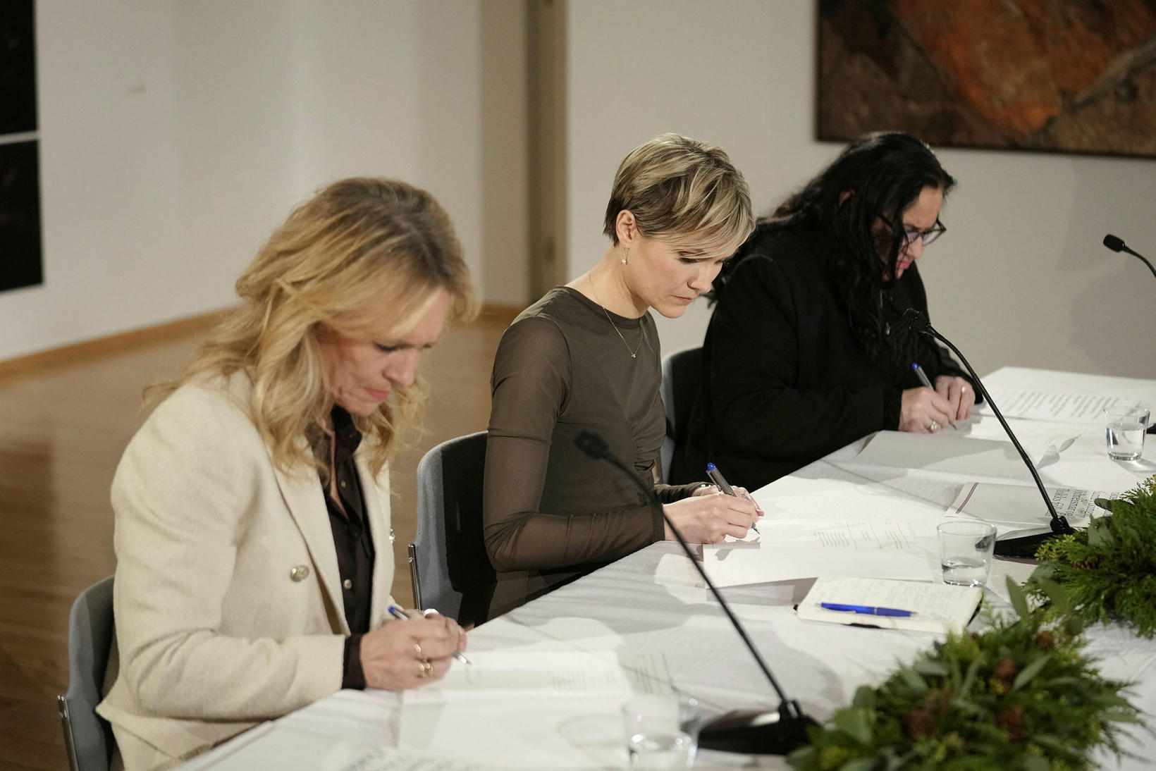 Signature de l'accord de coalition gouvernementale.