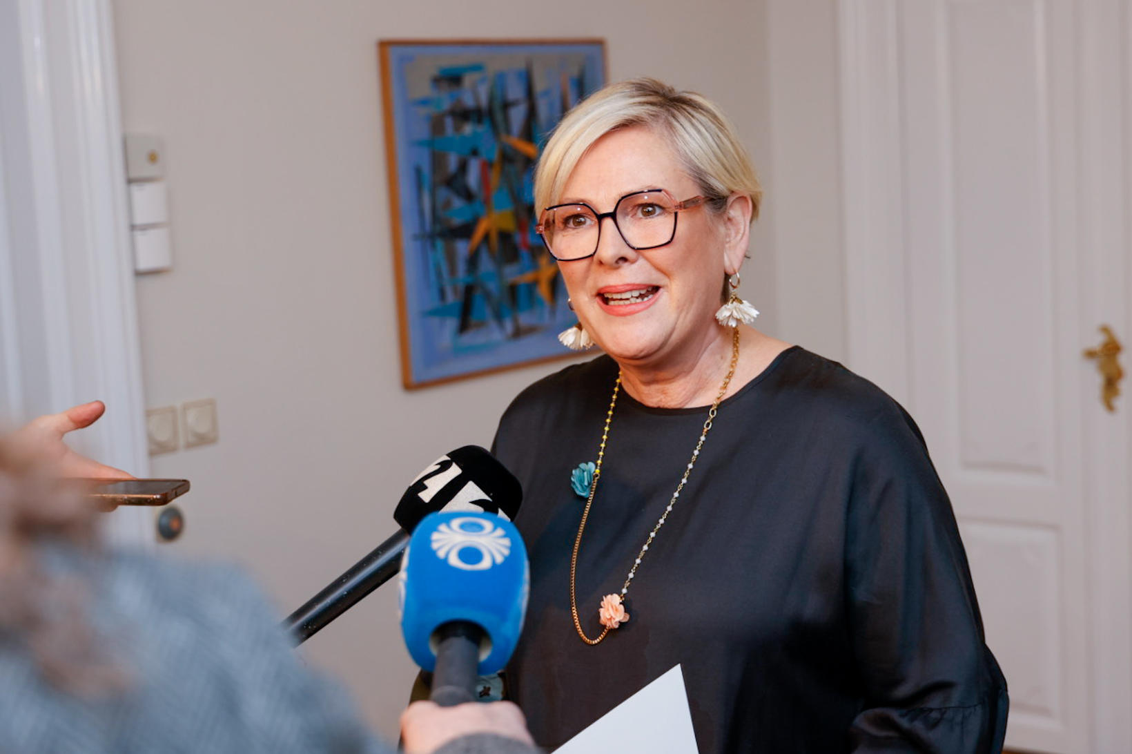Halla Tómasdóttir, la présidente de l'Islande, s'est entretenue avec les médias…