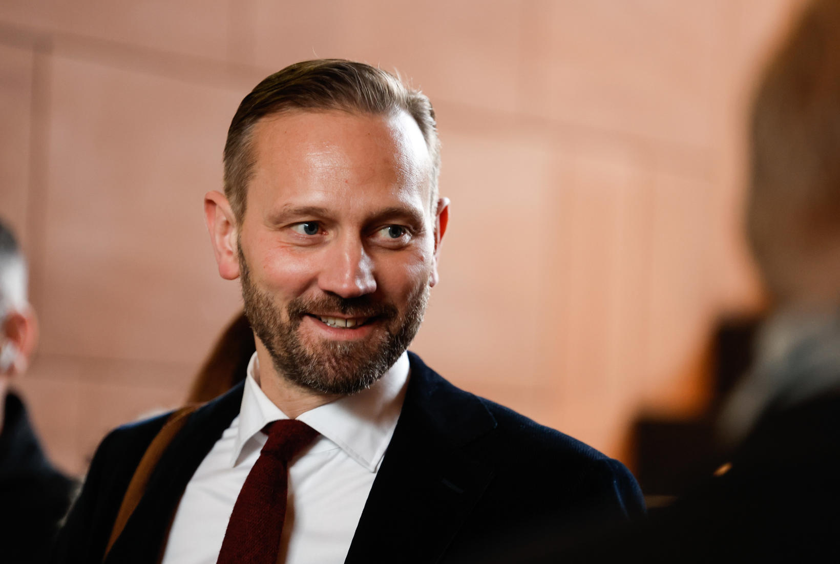 Le maire de Reykjavík, Einar Þorsteinsson, est un véritable enfant de Noël, et...