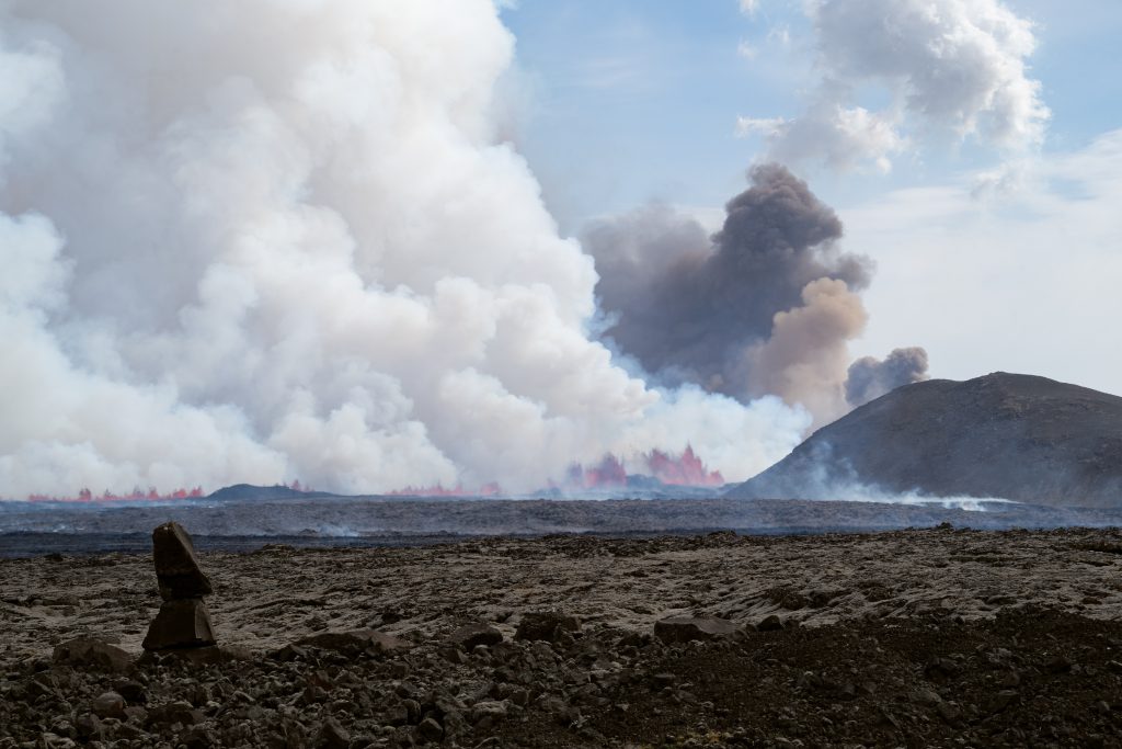 Lave et panaches de l'éruption de mai 2024 à Reykjanes