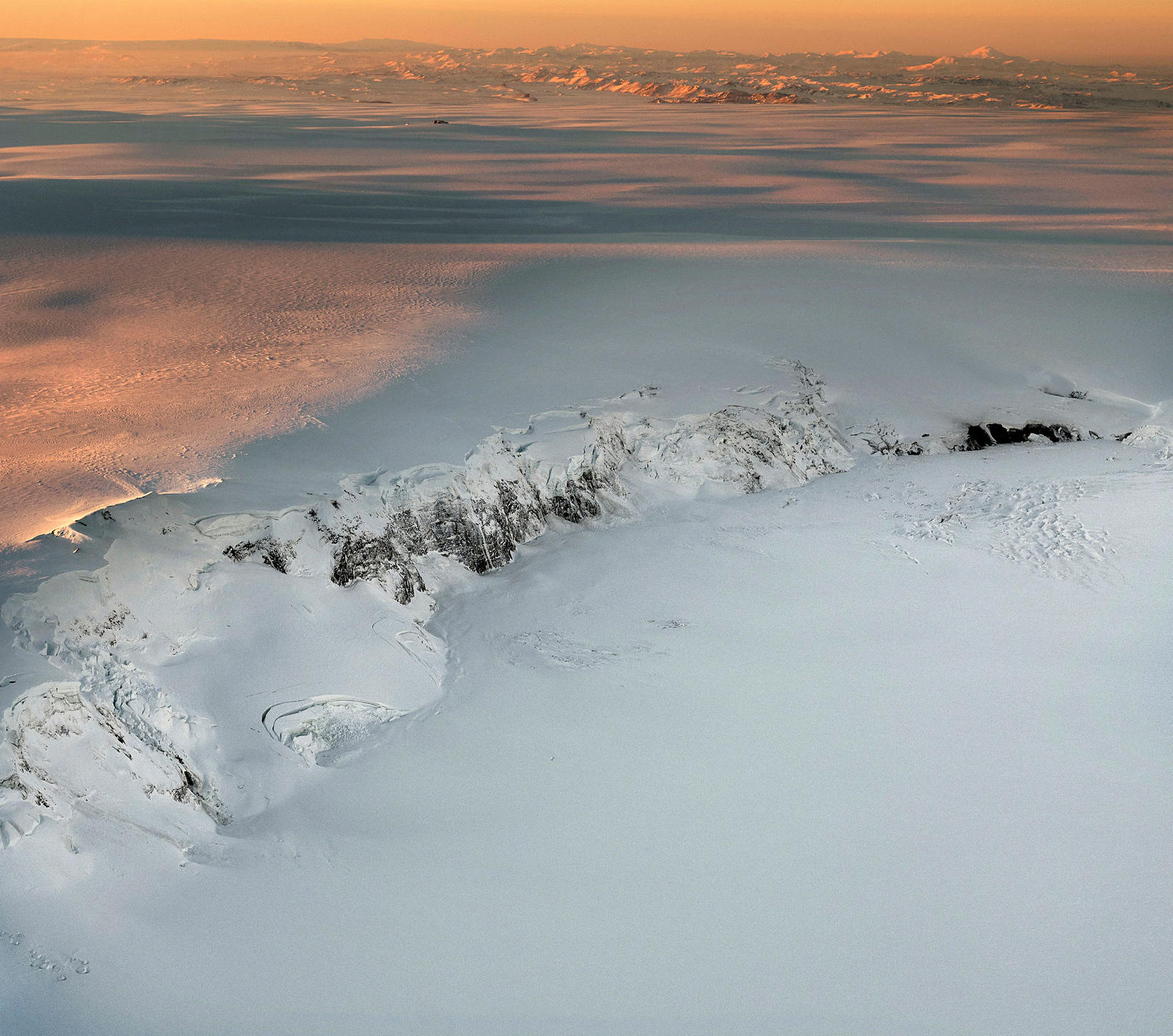Lacs Grímsvätn et falaises du mont Grímsfjall.