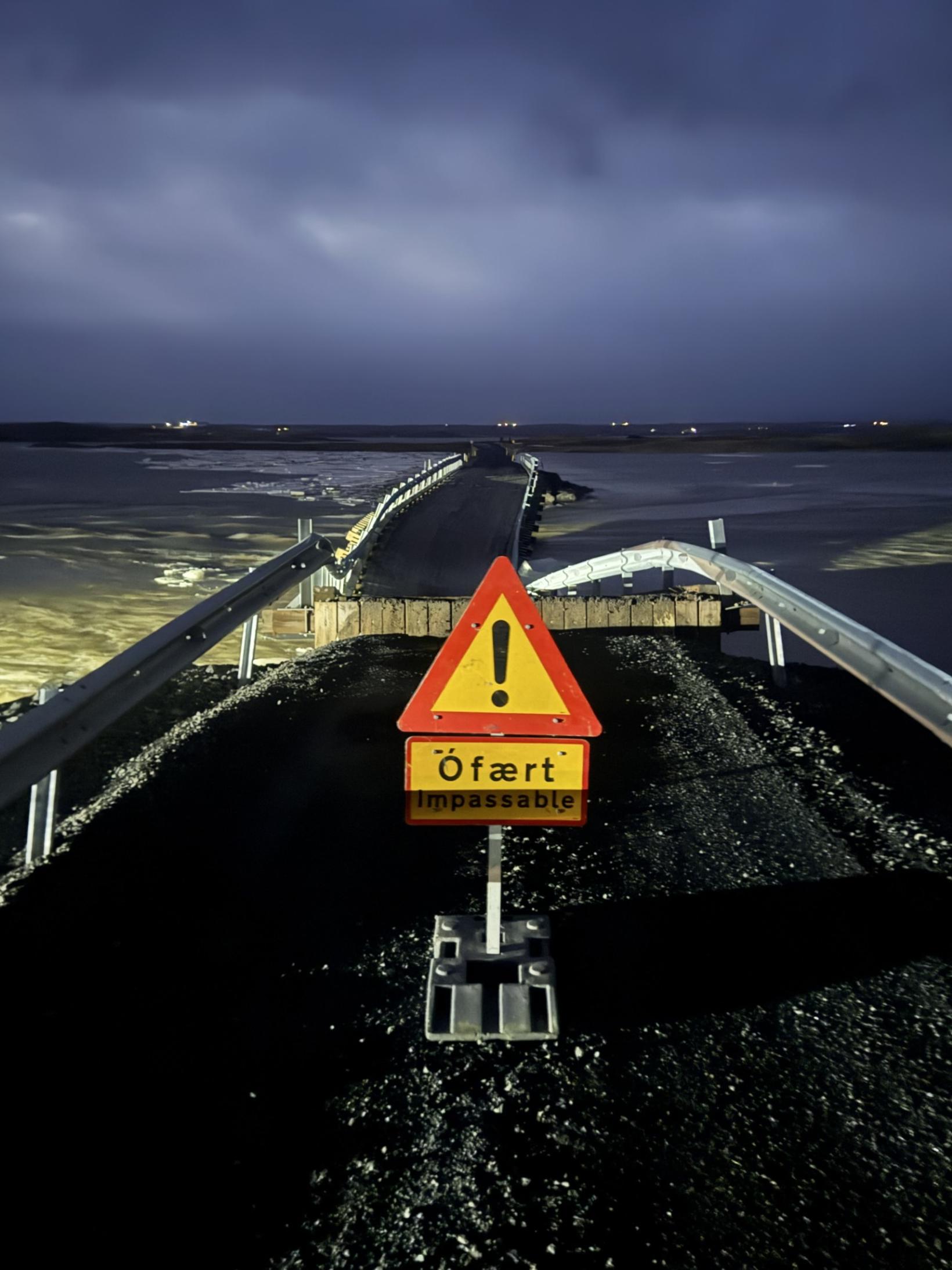 Le pont s'est effondré hier matin.