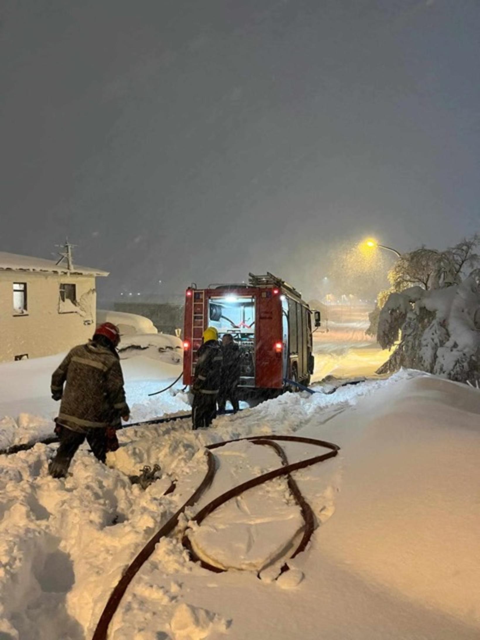 Le camion de pompiers a été amené sur place avec succès.