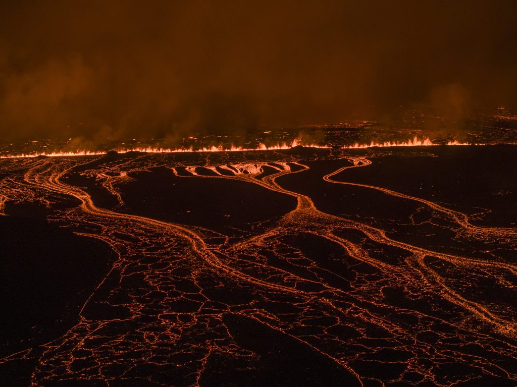 Une éruption volcanique sur la péninsule de Reykjanes