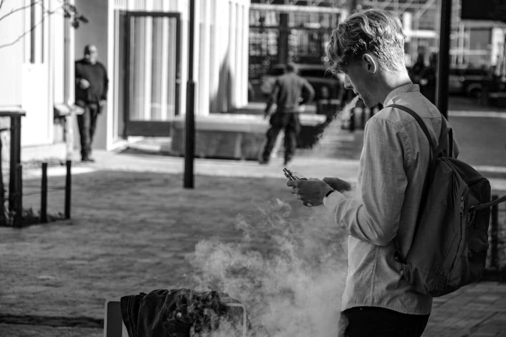 Les acheteurs se sont précipités pour s'approvisionner avant la taxe sur la nicotine du Nouvel An