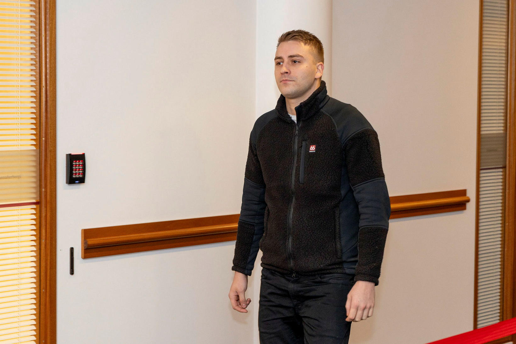 Sindri Snær Birgisson devant la Cour nationale mardi matin.