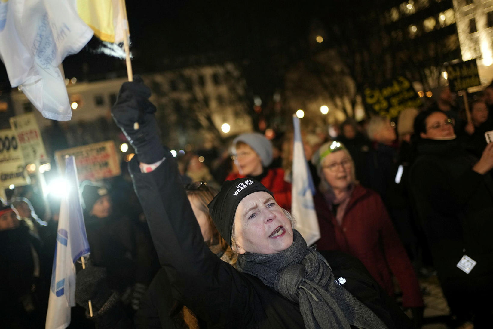 Les enseignants ont tenu une réunion de solidarité à la Chambre du Parlement…