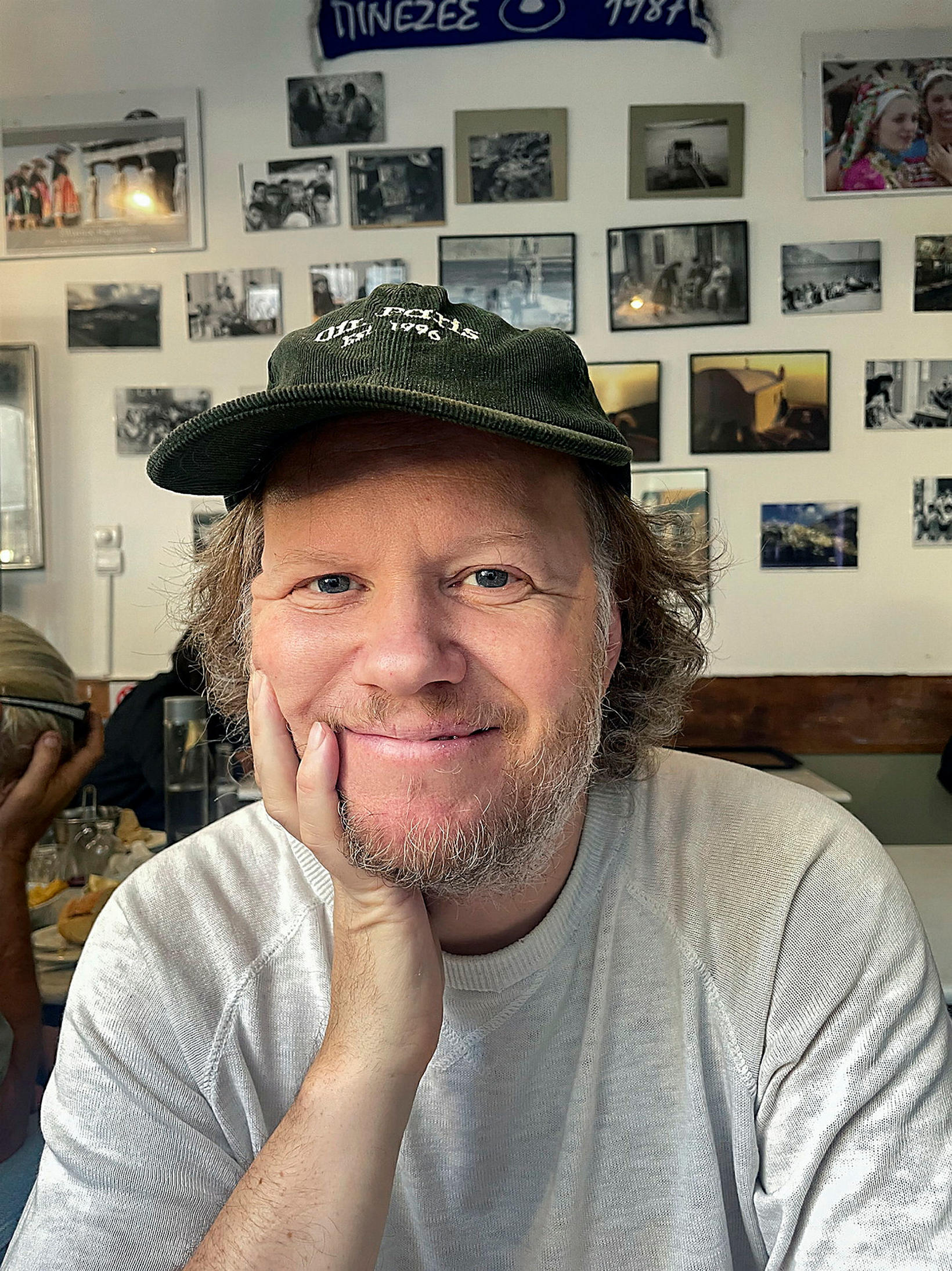 Egill Sæbjörnsson vit et travaille à Berlin.