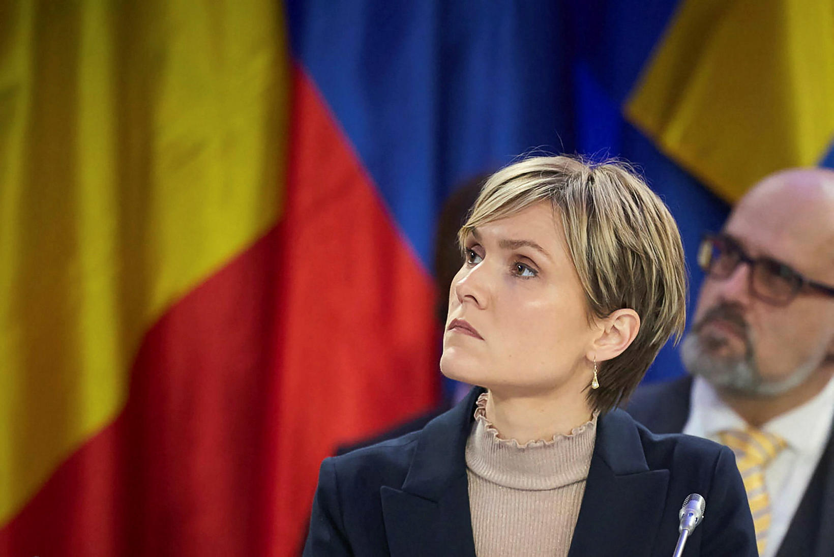 Kristrún Frostadóttir lors de la réunion de Kiev ce matin, derrière…