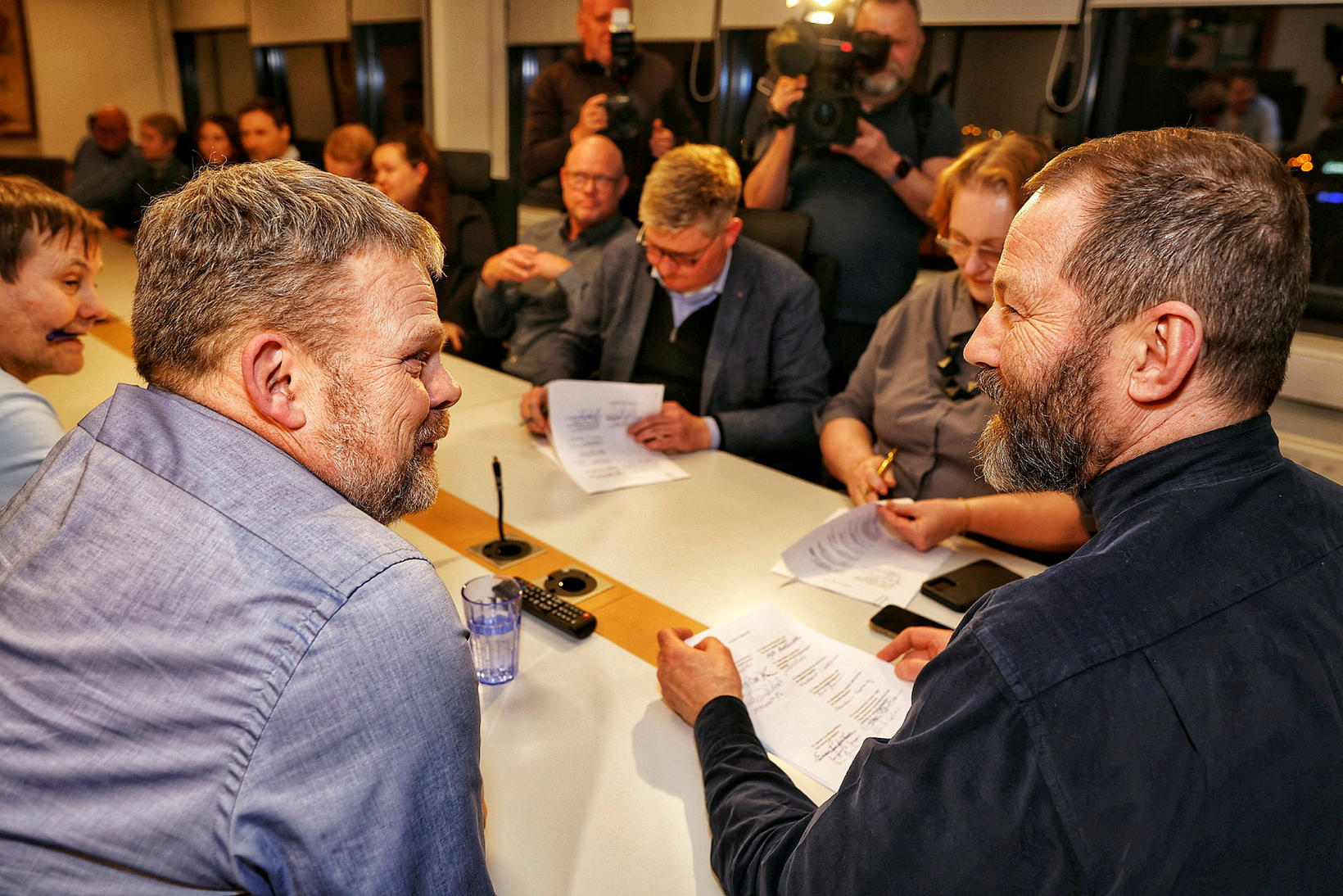 Les accords ont été signés juste avant minuit hier soir.