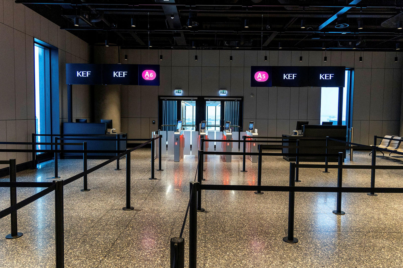 Il y a six nouvelles portes d'embarquement à la salle de départ,…