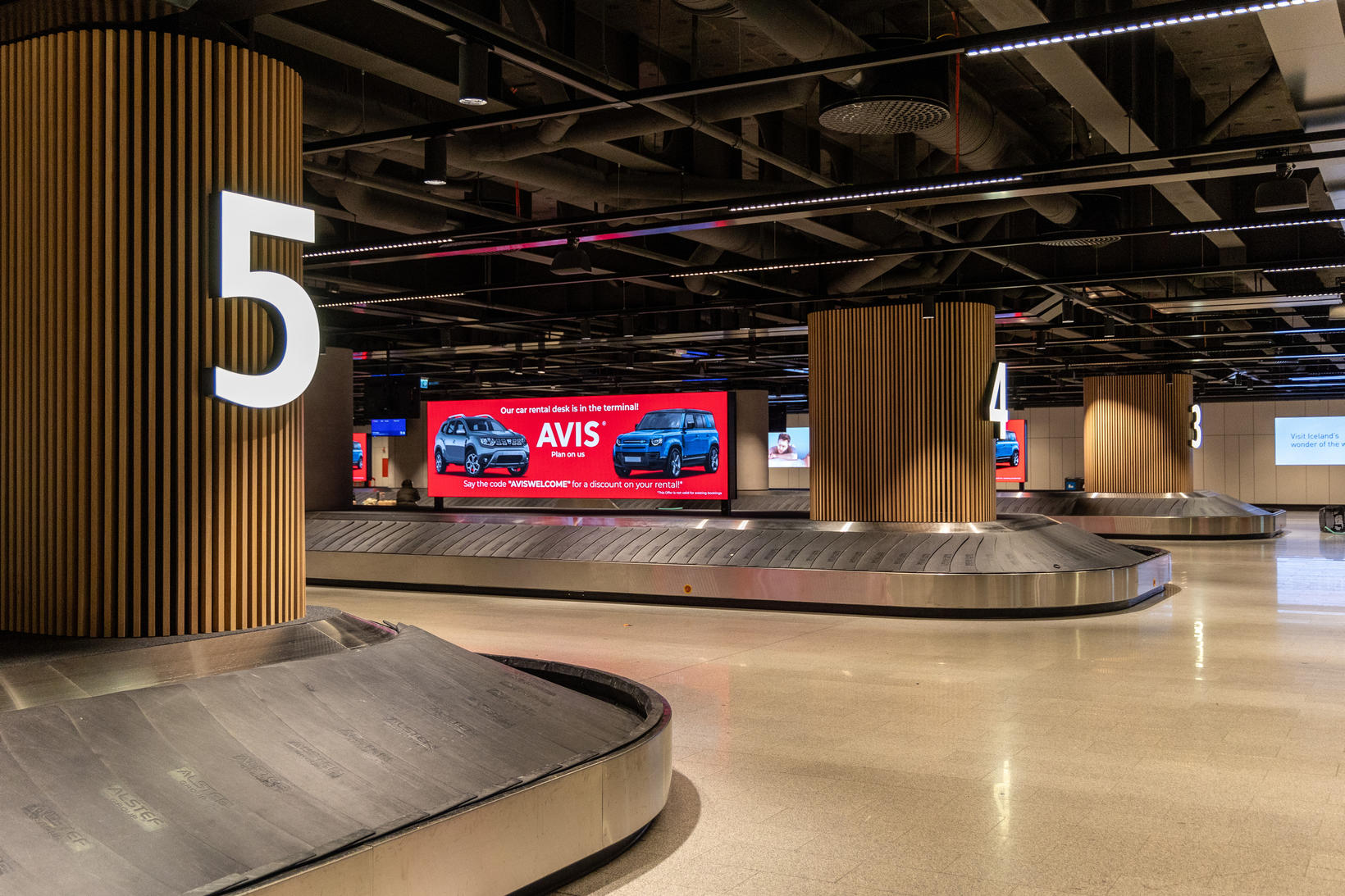 La nouvelle salle de bagages est considérablement plus spacieuse que le…