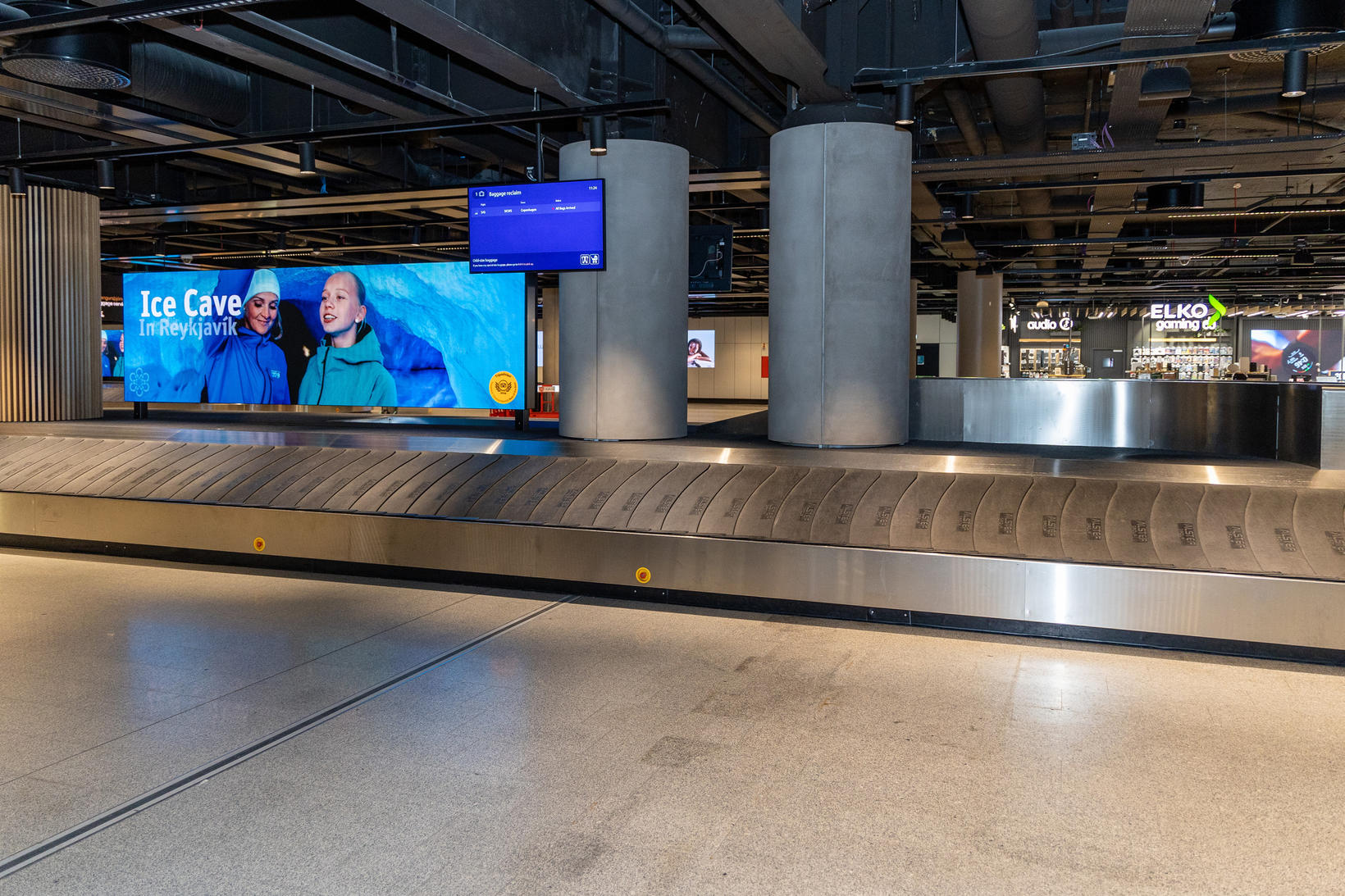La nouvelle aile est rencontre l'ancien bâtiment du terminal où…