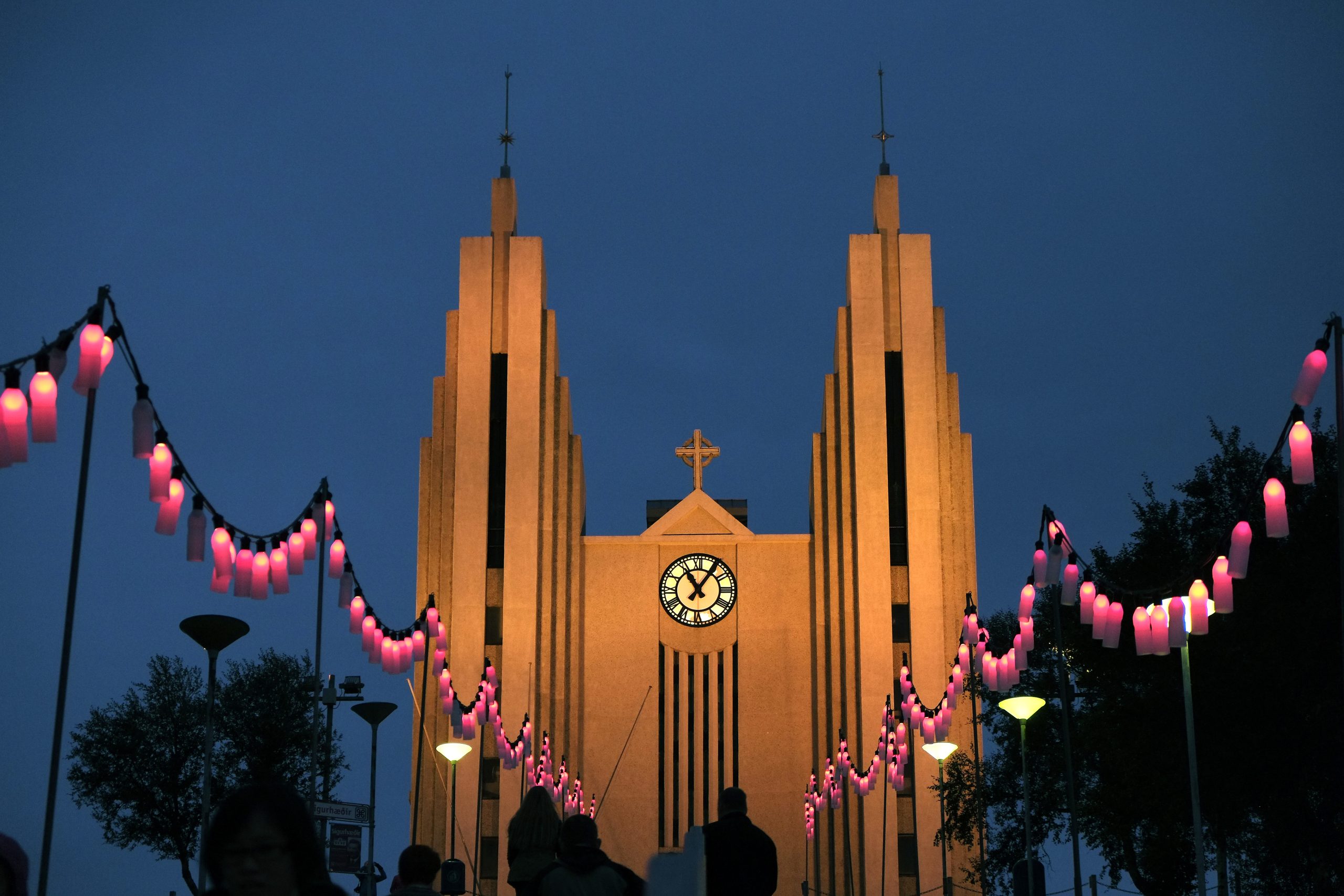 La confiance dans l'église nationale se développe