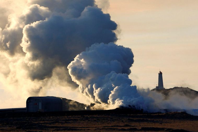 Grand essaim de tremblement de terre près de Reykjanestá