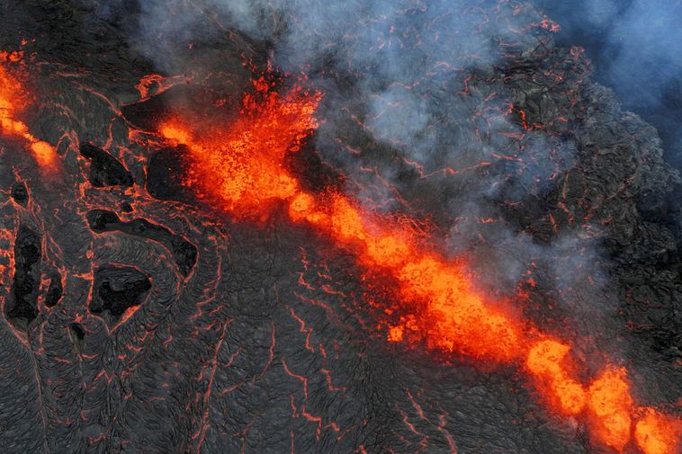 Volcanologiste: "Je m'attendais à une éruption plus puissante au début"