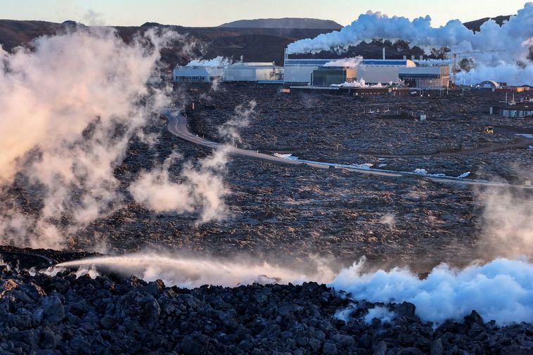 Magma coule sous Svartsengi maintenant plus rapide qu'après la dernière éruption