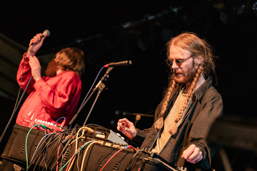 Sveinbjörn Thorodddesen Hermigervill interprète son art avec Berndsen sur Aldrei…