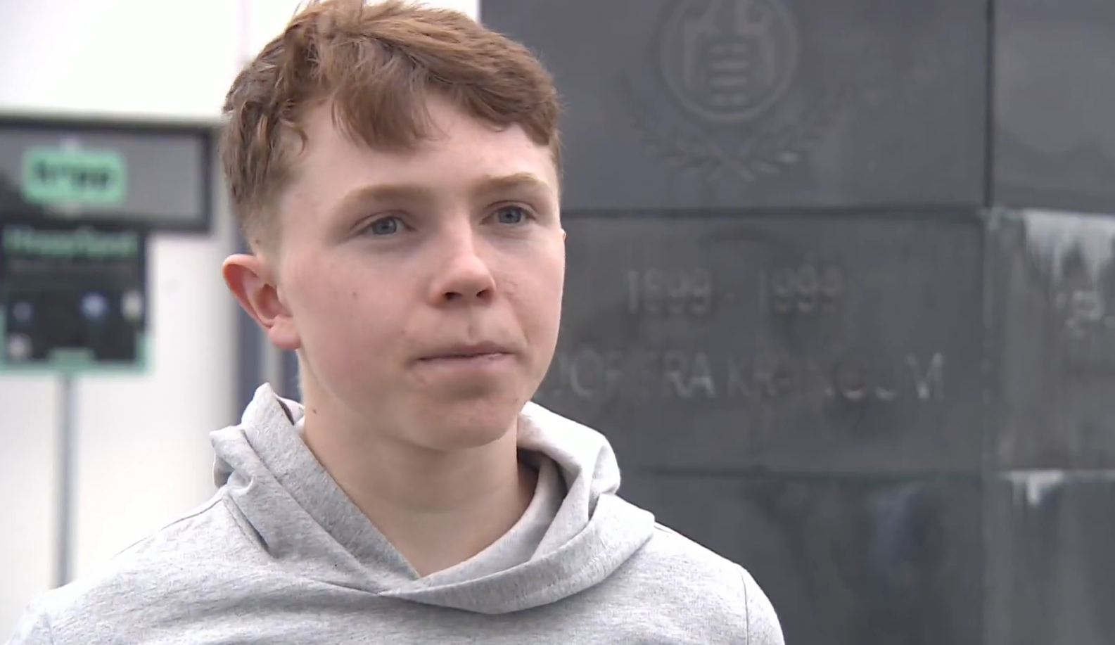 Quinze ans dépasse Guðjohnsen avec les débuts historiques