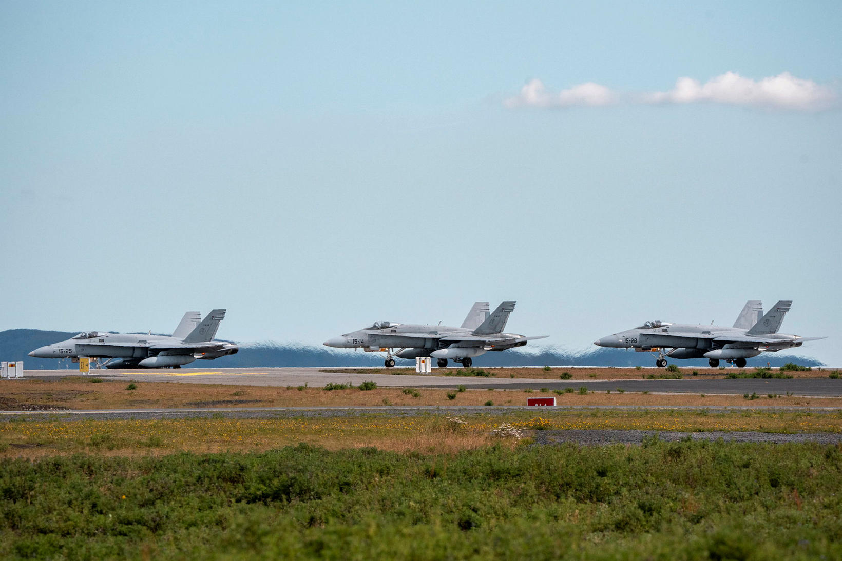 Les avions de chasse se préparent au décollage à Keflavík.
