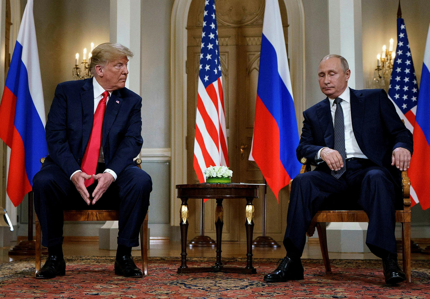 Le président américain Donald Trump et le président russe Vladimir Poutine à…