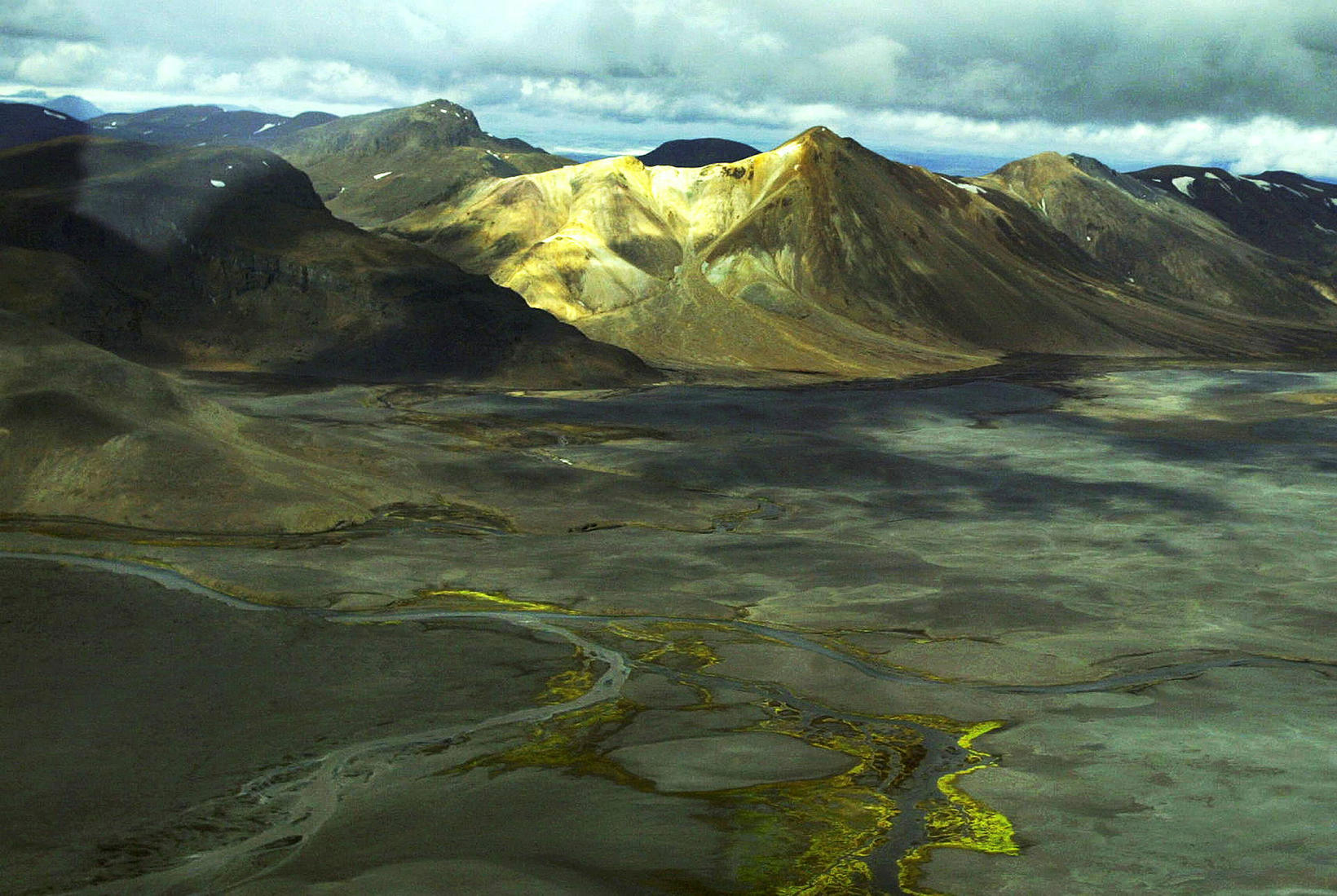 Il y a depuis longtemps un débat sur les terres publiques de…