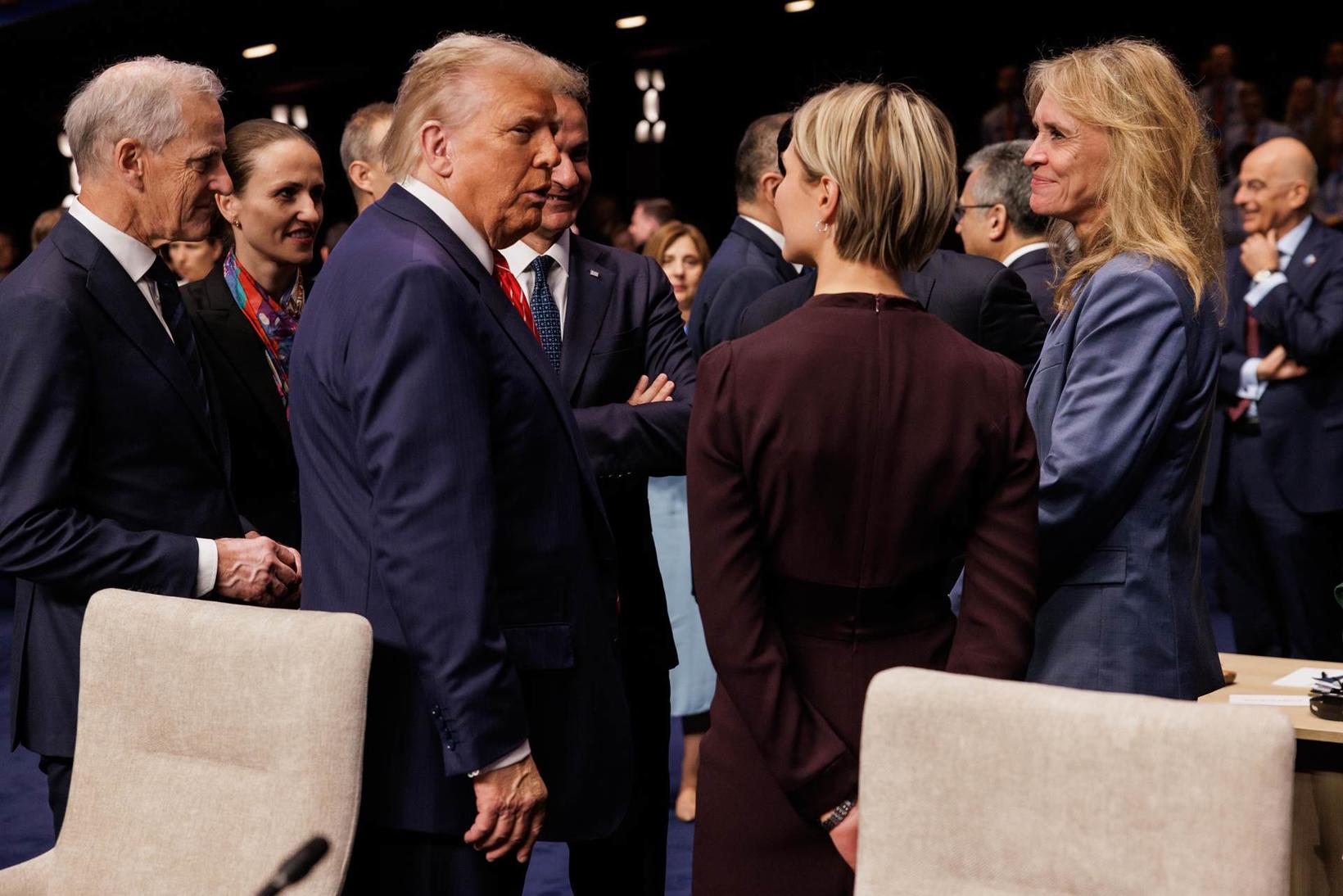 Le Premier ministre Kristrún Frostadóttir et le ministre des Affaires étrangères Þorgerður Katrín Gunnarsdóttir…